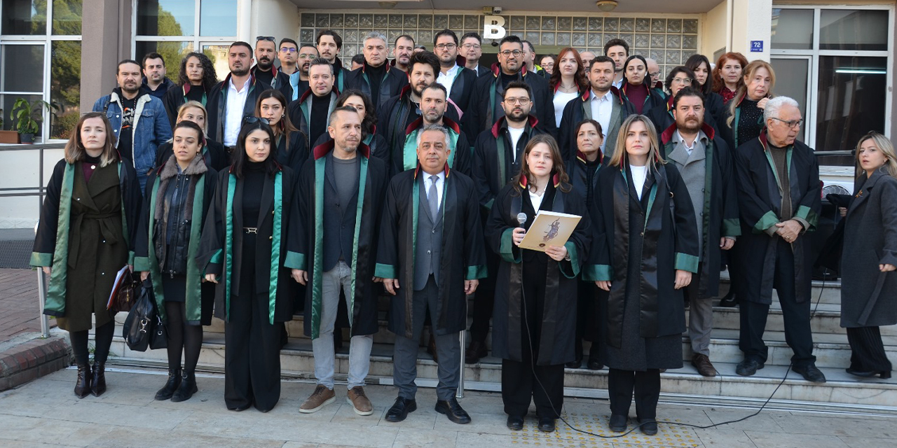 Aydın Barosu’ndan meslektaşa yönelik tehditlere karşı cübbeli protesto