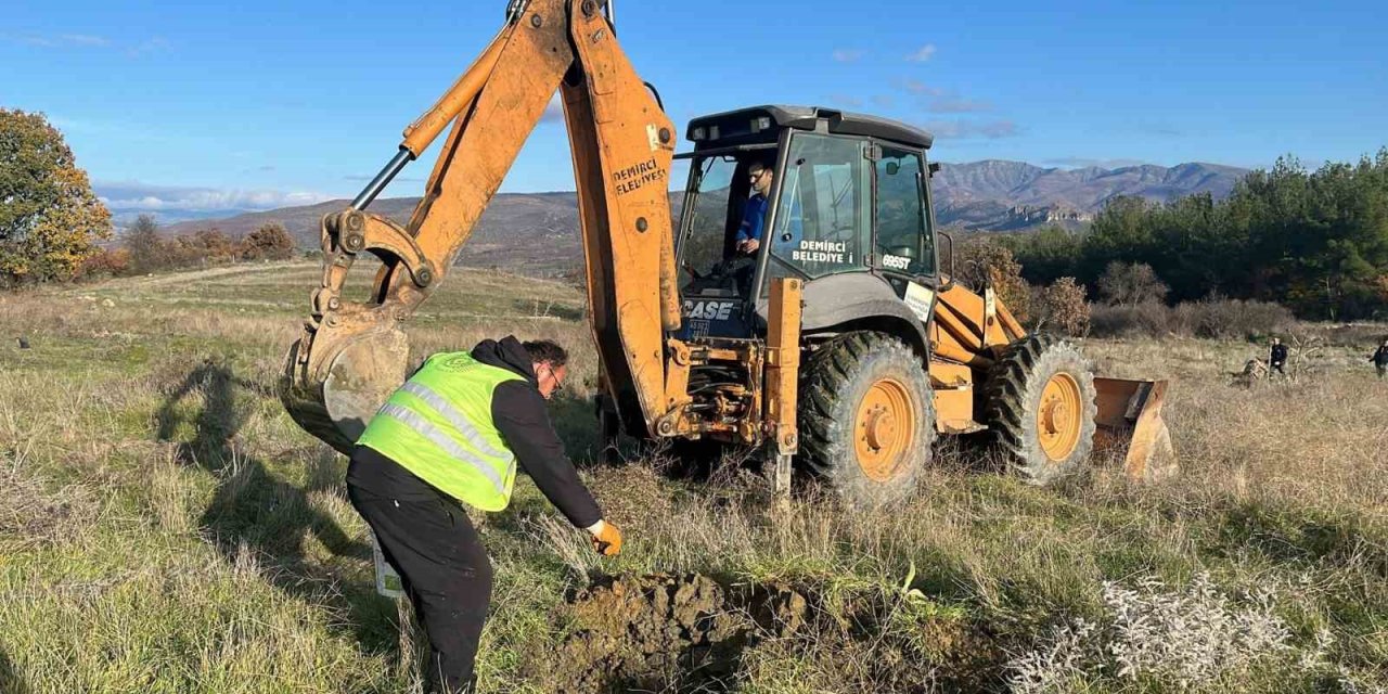 Demirci’de atıl araziler tarıma kazandırılıyor