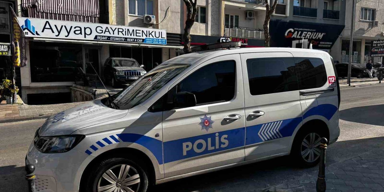 Apartmanın çatısından düşen genç hayatını kaybetti