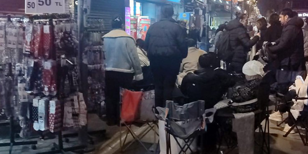 İndirim kuyruğu şaşırttı: Battaniyeyle sabahladılar