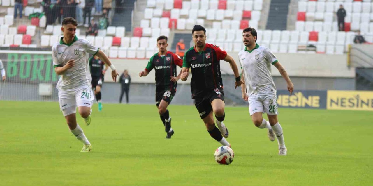 TFF 3. Lig: Karşıyaka: 3 - Bornova 1877: 1