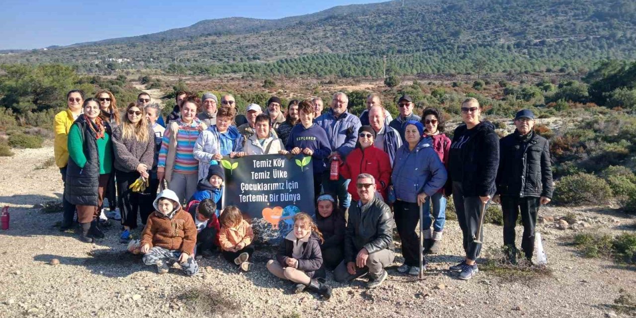 Urla’da yanan orman için umut yeşerdi: 500 meşe palamudu toprakla buluştu
