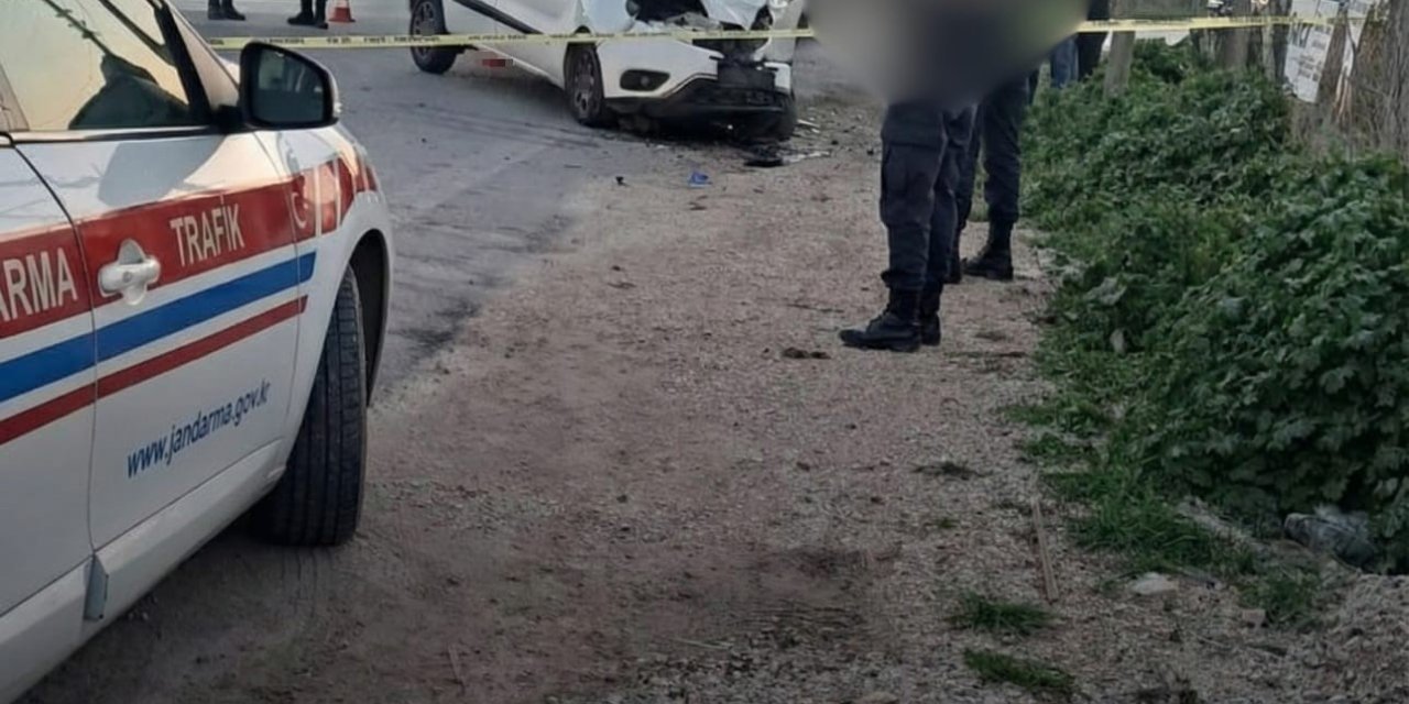 İzmir’de otobüs ile ticari araç çarpıştı: 1 ölü, 2 yaralı