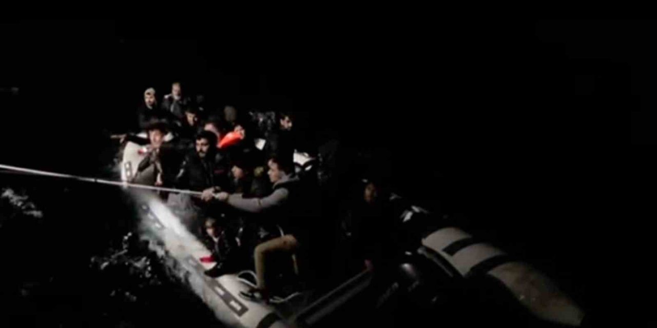 13’ü çocuk 29 düzensiz göçmen kurtarıldı, 2 göçmen kaçakçısı yakalandı
