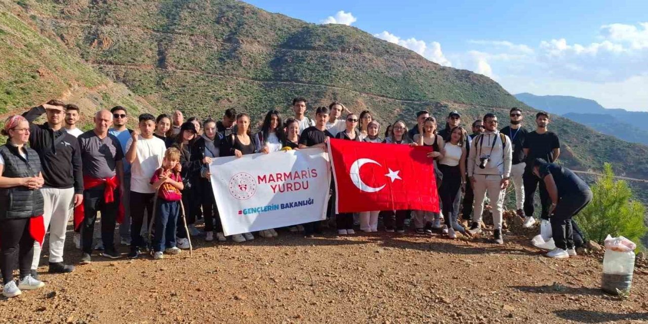 KYK’lı öğrencilerden ve derneklerden yangın sonrası Marmaris’e can suyu