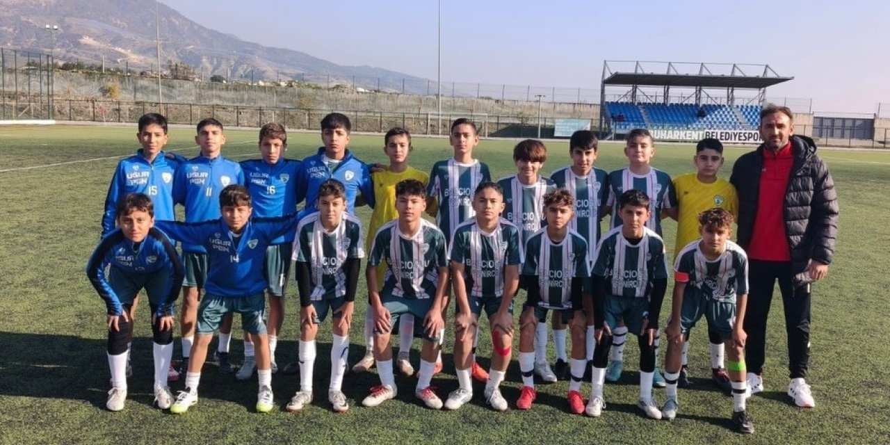 Buharkent’in gençleri namağlup şampiyon oldu