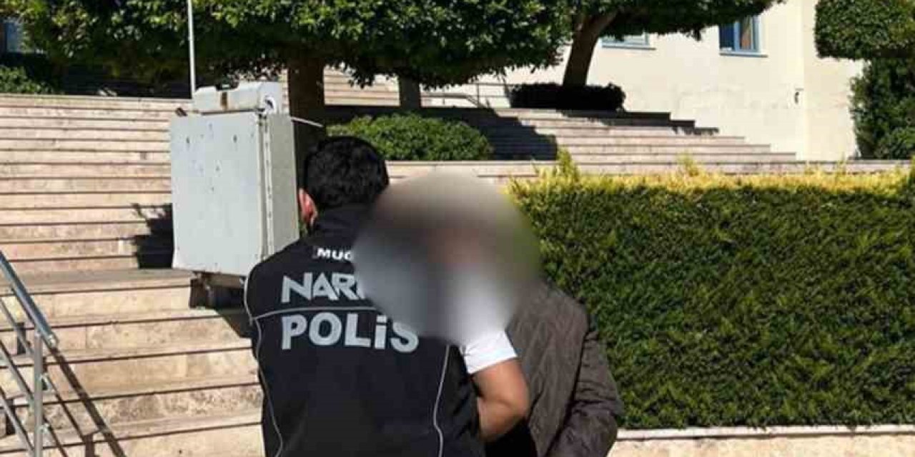 Aranan 2 şahıs yakalanarak cezaevine teslim edildi