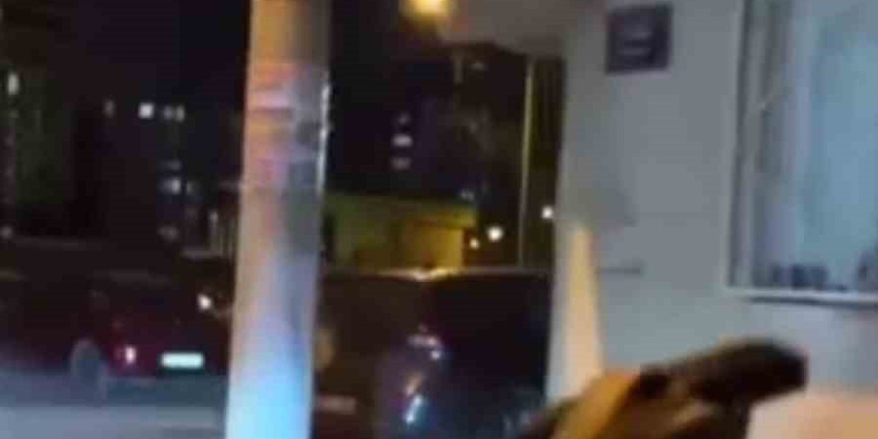 Elinde tabanca ile sokakta ateş edip tehditler savurdu