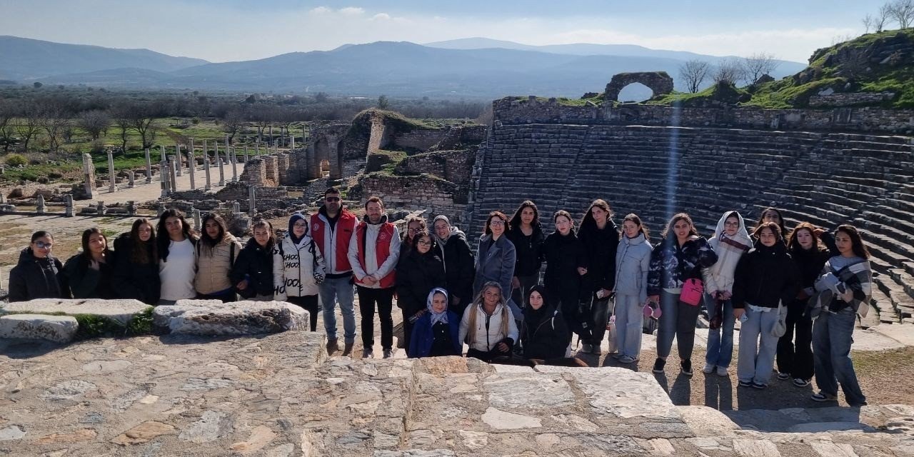 Gençler, tarih dolu bir gün geçirdi