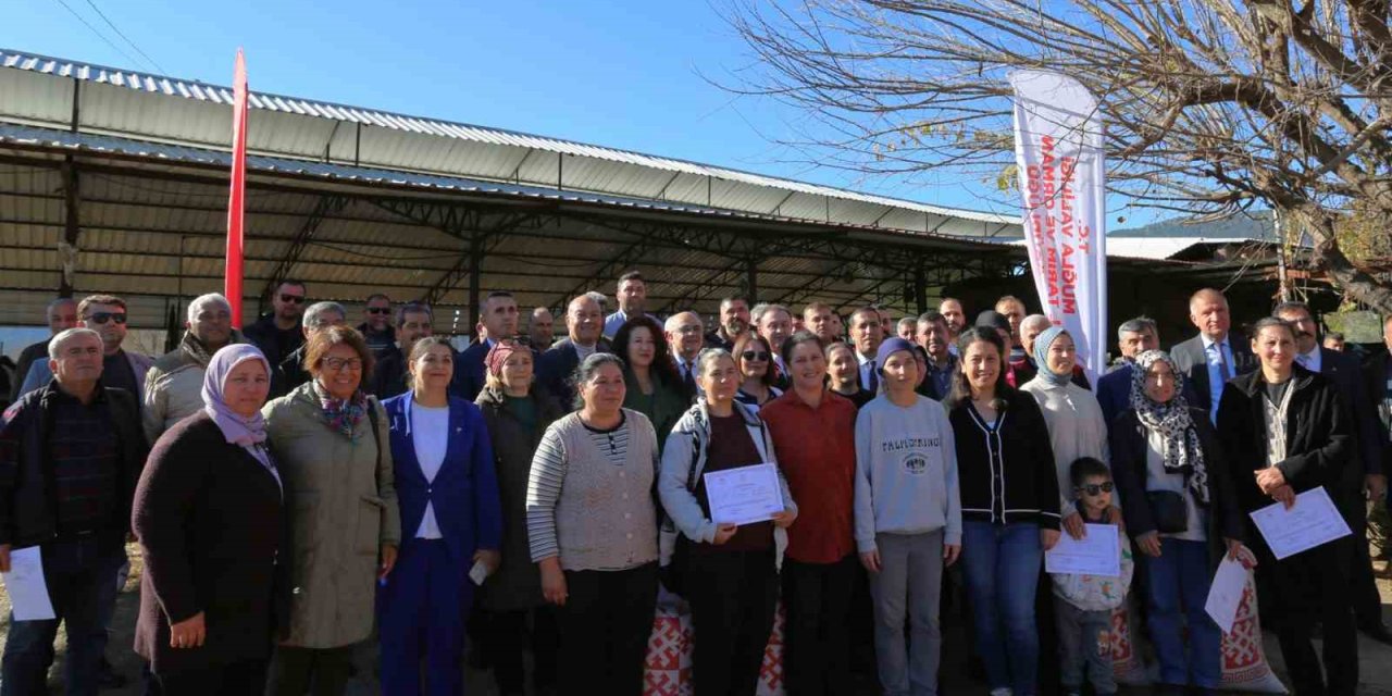 Ortaca’da ‘Süt Sığırcılığı Sağım Hijyeni ve Sanitasyon Sertifikaları’ dağıtıldı