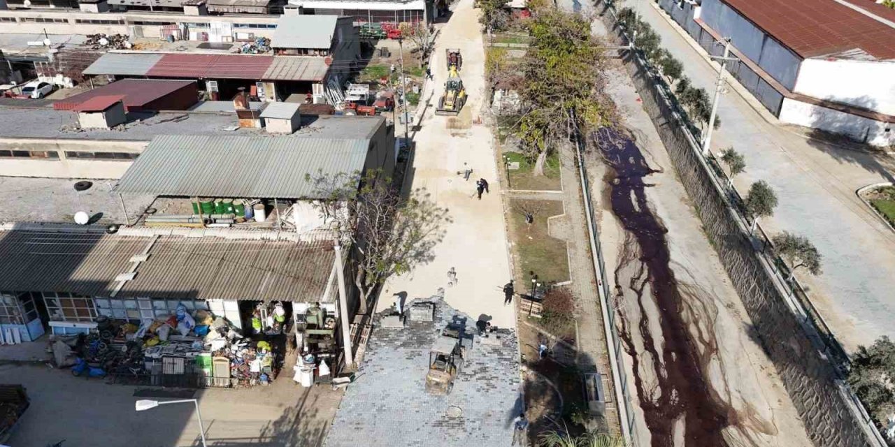 Yenipazar’da Doğu Mahallesi’nde parke taşı çalışmaları sürüyor