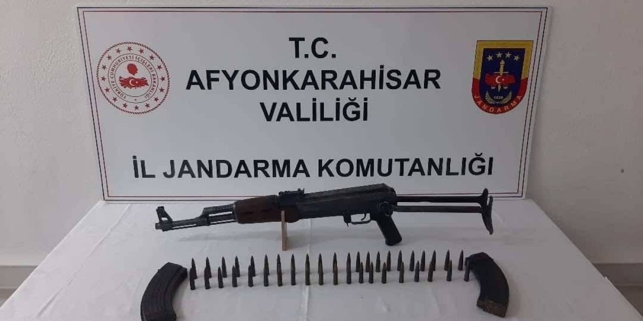 Şüphe üzerine durdurulan otomobilde Kalaşnikov ele geçirildi