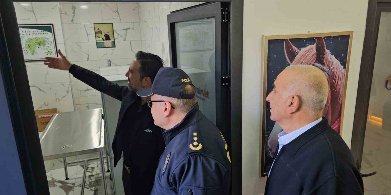 Kaymakam Kan ve Başkan Tetik, Veteriner Kliniği açılışına katıldı