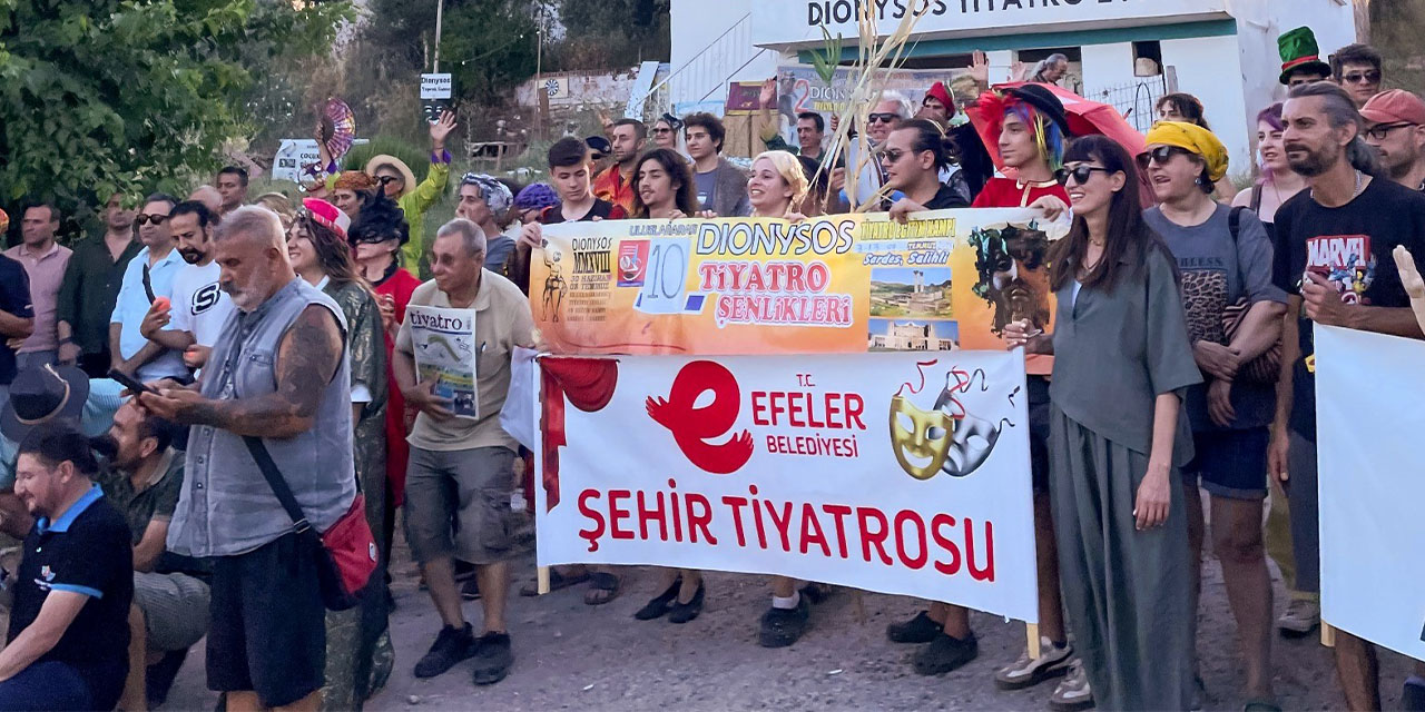 Efeler’de kültür ve sanat yılı: Binlerce vatandaş sanatla buluştu