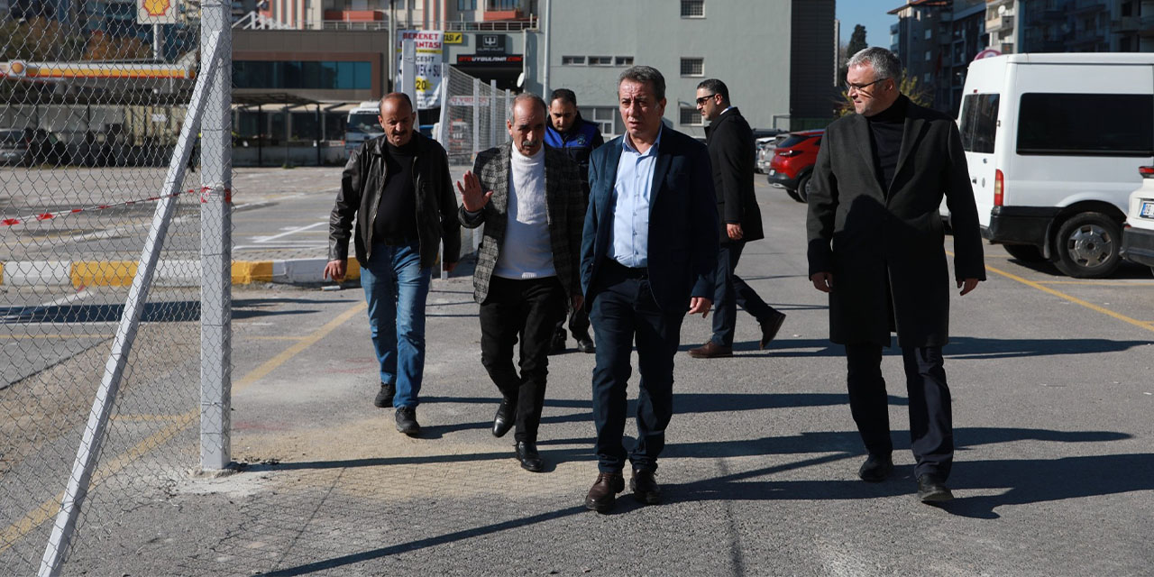 Başkan Anıl Yetişkin Kurtuluş pazar yerinde incelemelerde bulundu