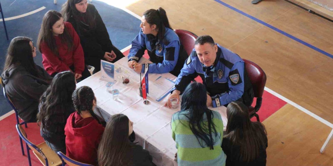 Germencik’te liseli gençler polisliği tanıdı