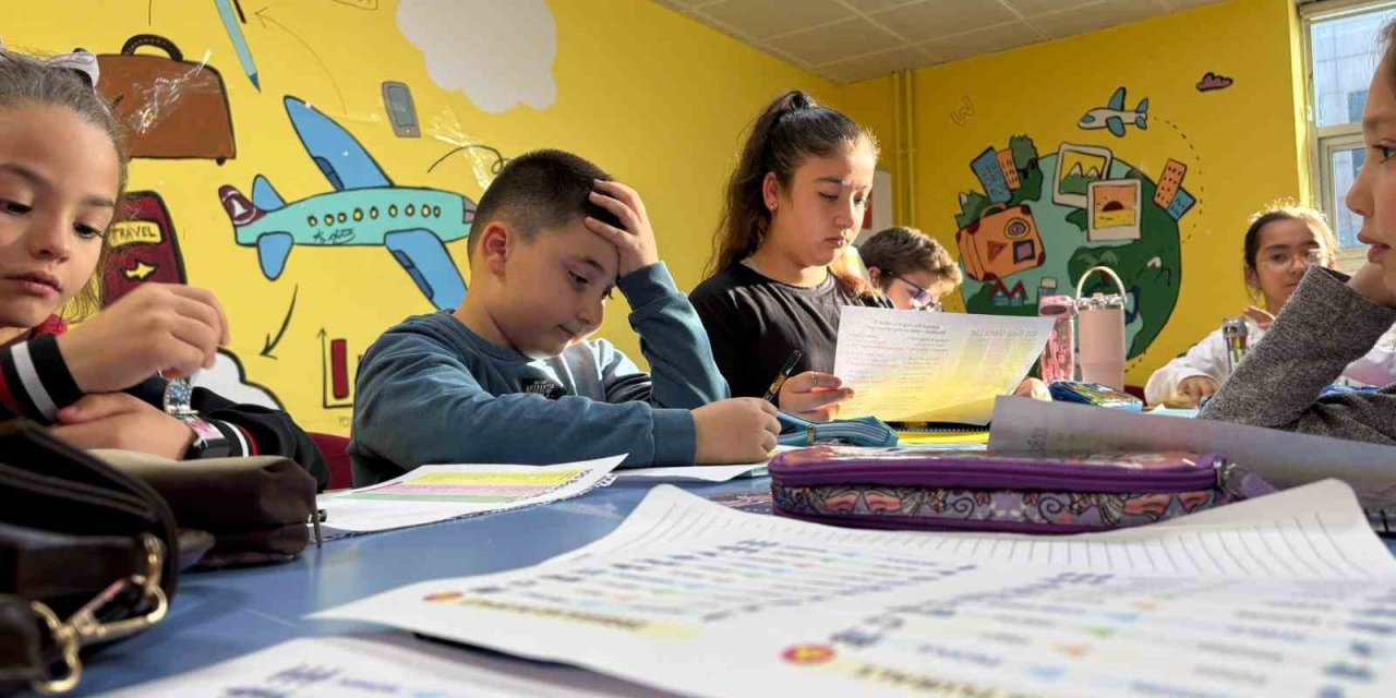 Menteşe’de çocuklar İngilizceyi eğlenerek öğreniyor