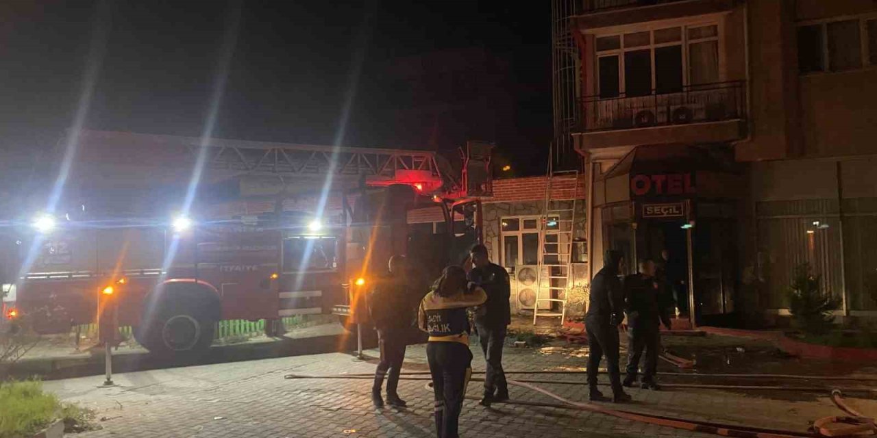 Alaşehir’de 5 katlı otelde korkutan yangın