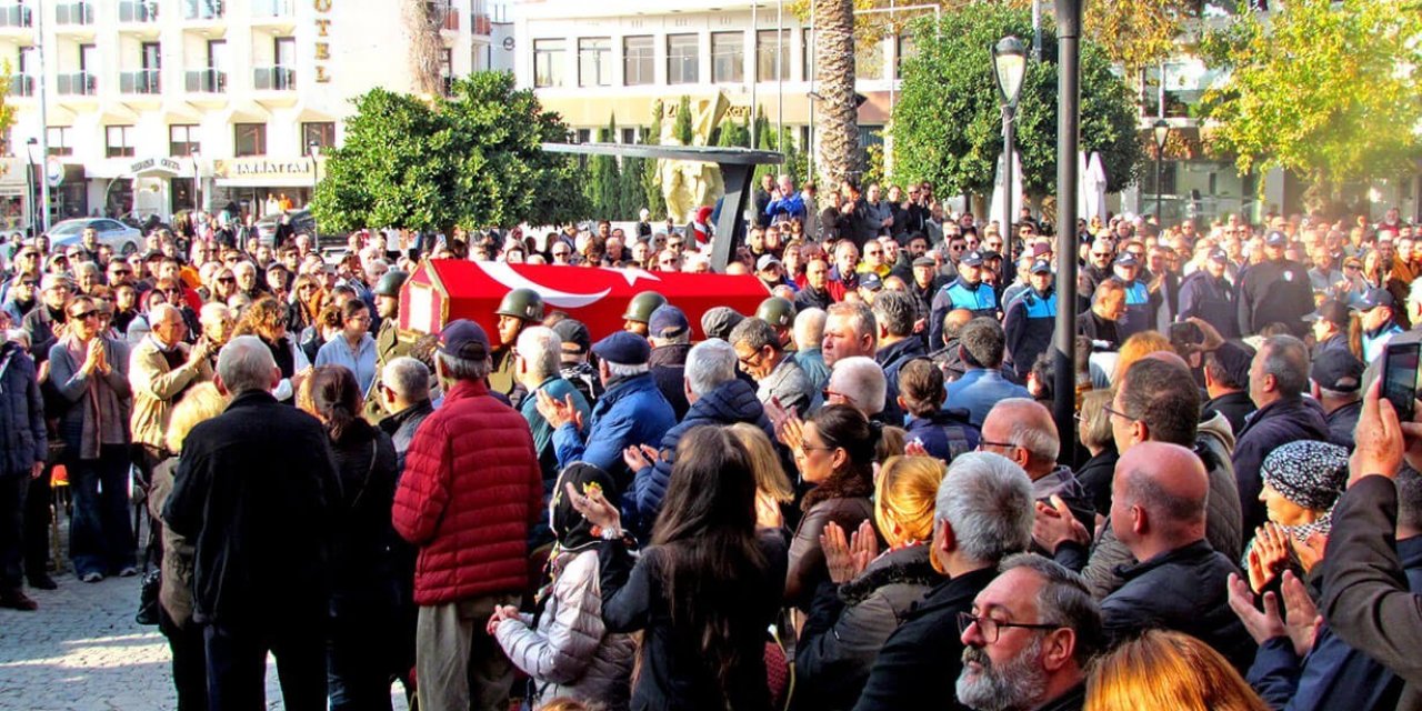 Çeşme’nin eski Belediye Başkanı Tütüncüoğlu, son yolculuğuna uğurlandı