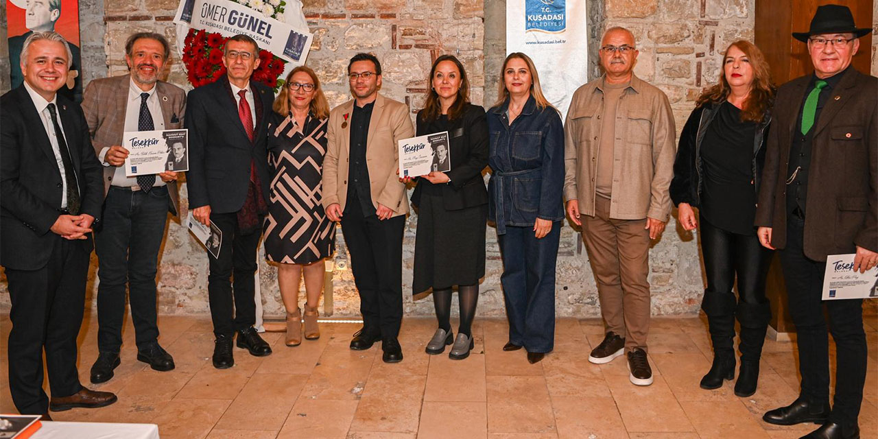 Mahmut Esat Bozkurt, ölümünün  82’nci yılında Kuşadası’nda anıldı