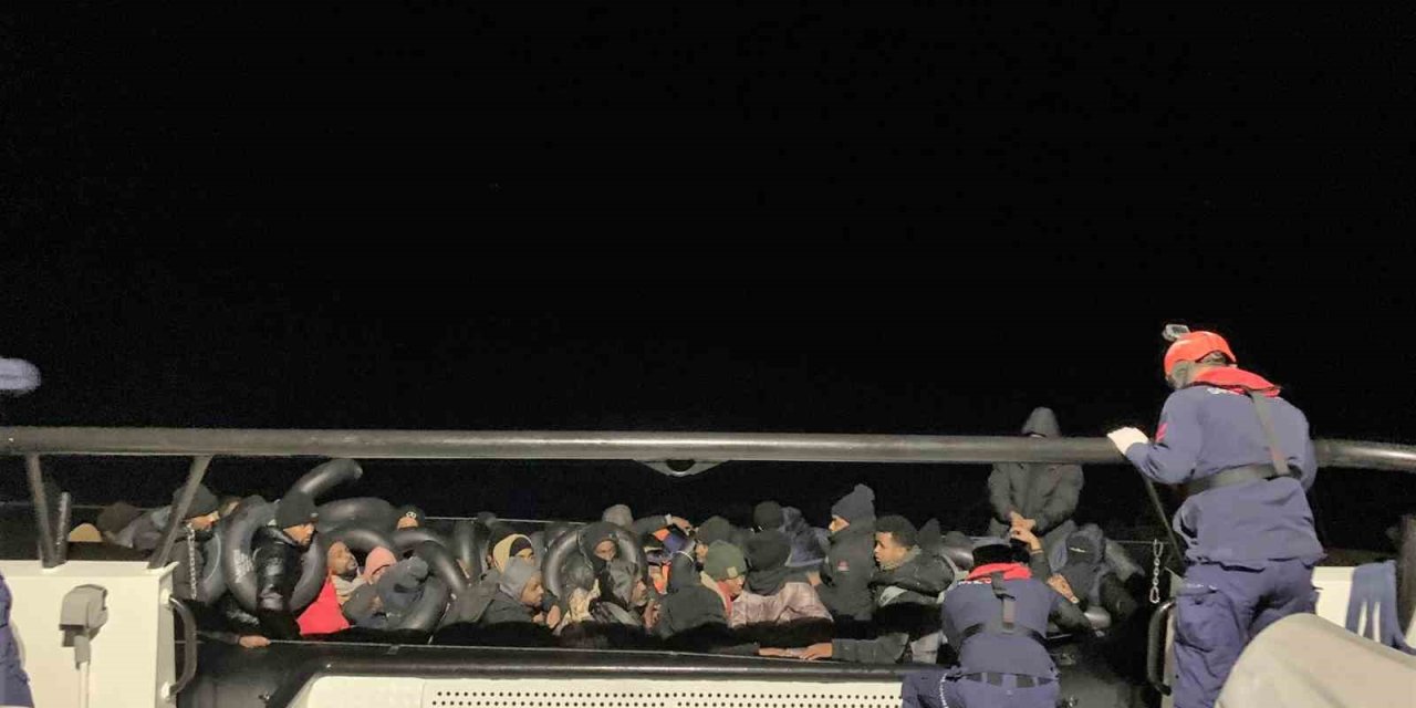 İzmir açıklarında göçmen mesaisi: 44 yakalama, 18 kurtarma