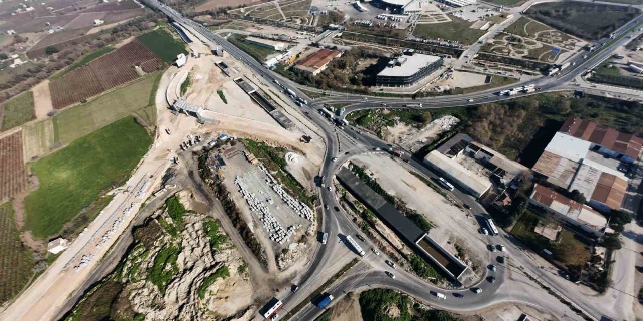 Gediz Kavşağında çalışmalar hız kesmeden devam ediyor