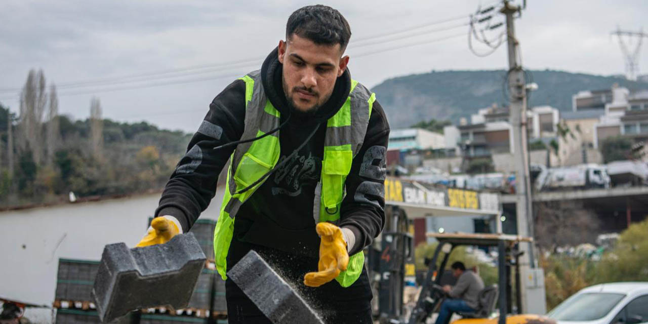 İkiçeşmelik Mahallesi’nin yeni yolları yükleniyor
