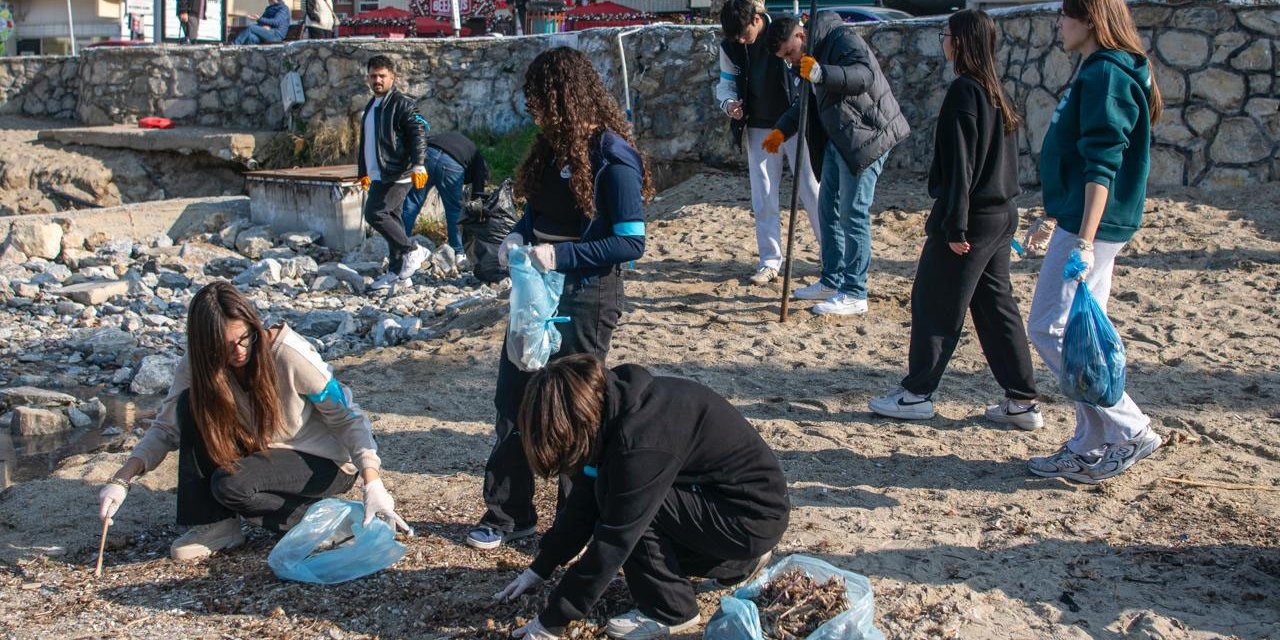 Kuşadası’nda Sökeli öğrencilerden çevreci etkinlik