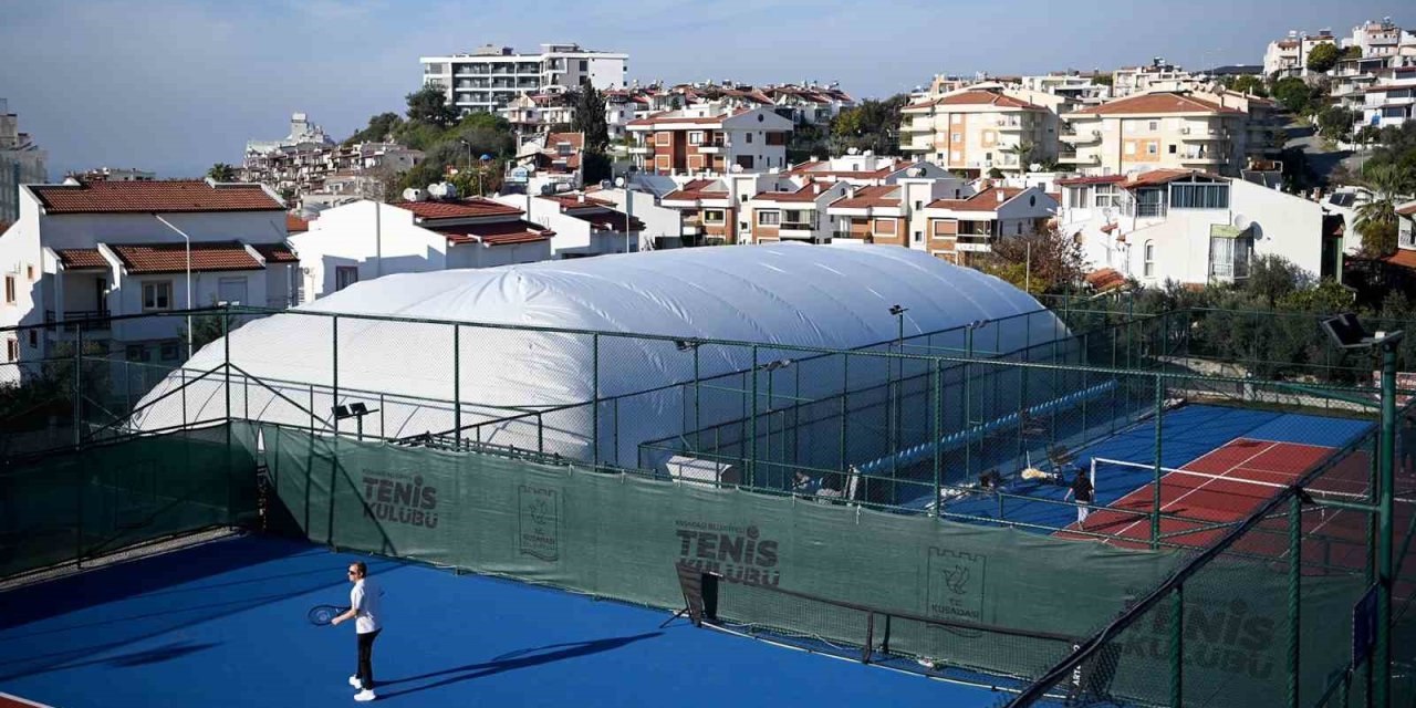 Kuşadası’nda sporseverlerden balon korta yoğun ilgi