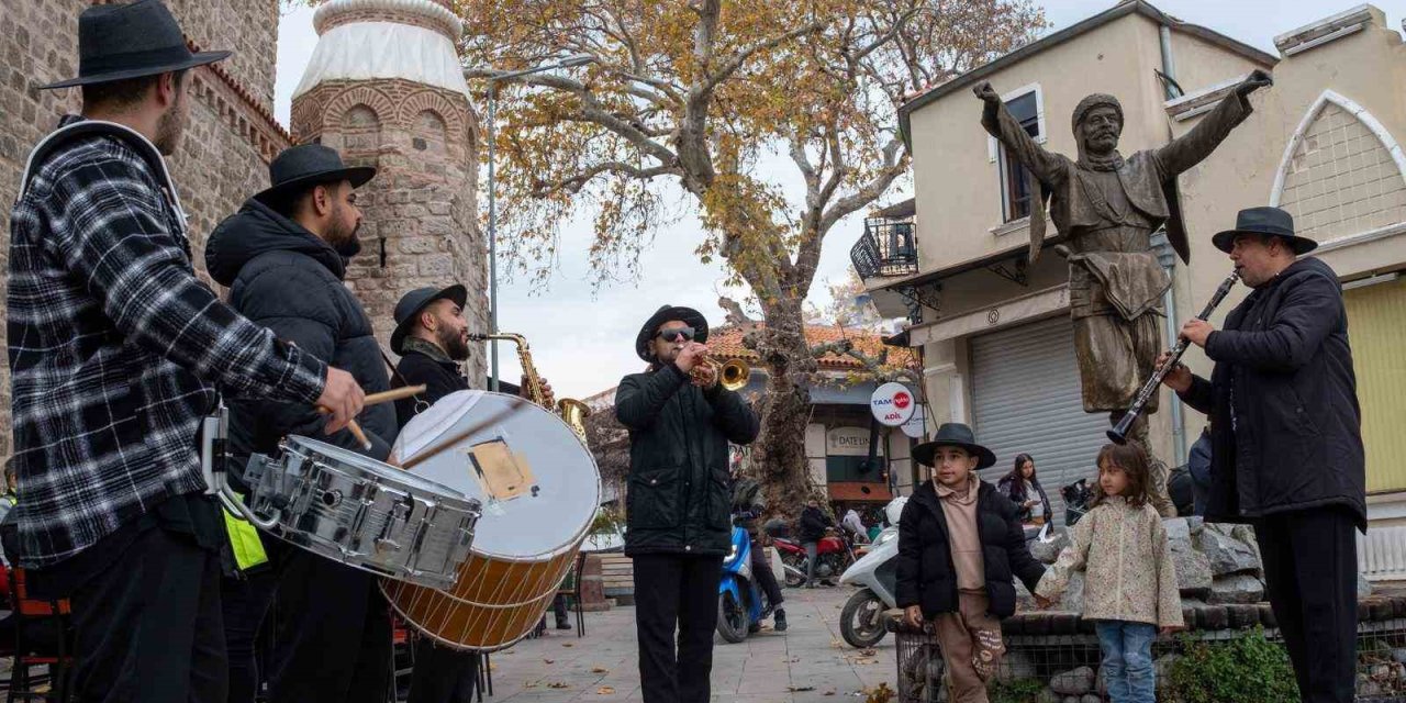 Bergamalı kadınlardan tarihi arastada panayır