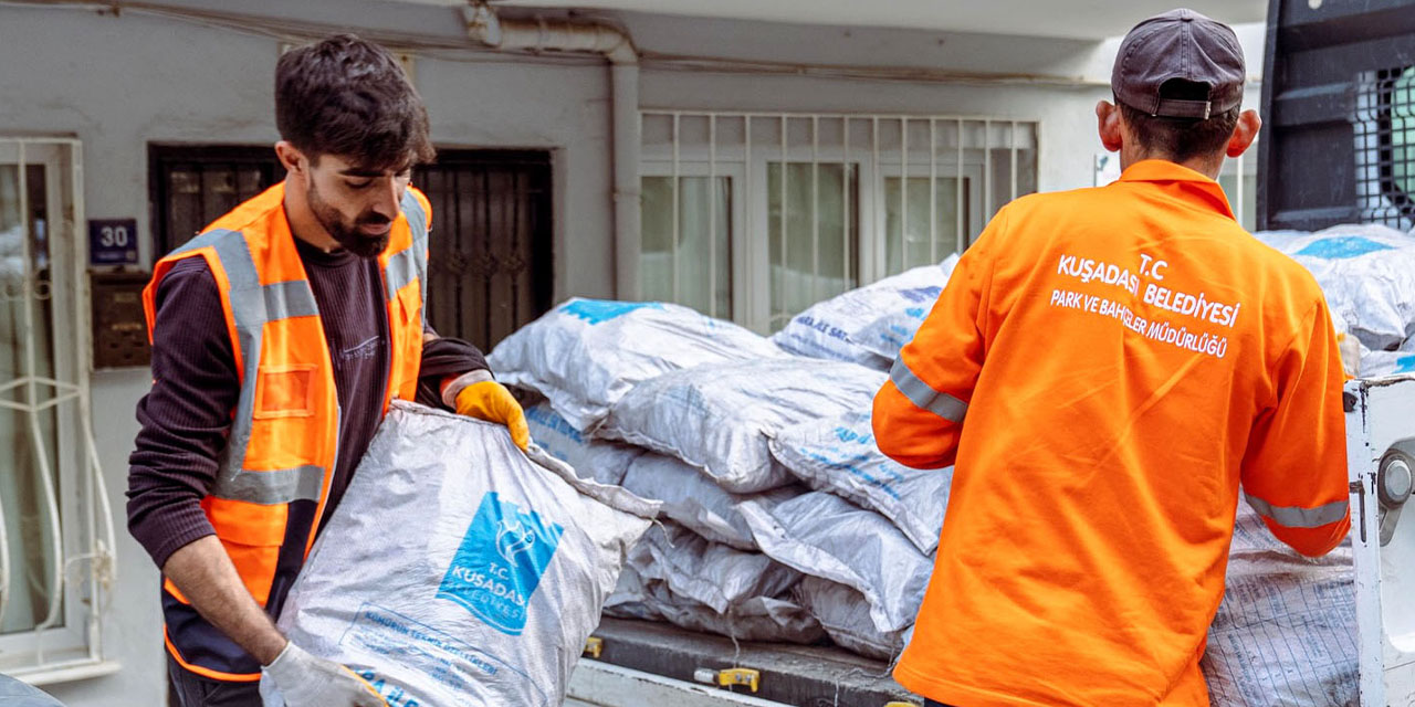 Kuşadası Belediyesi’nin yakacak yardımı başladı