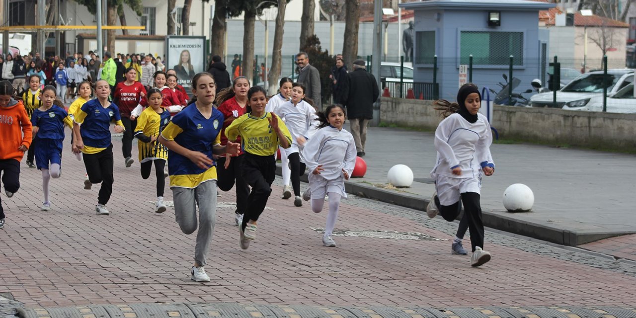 Kula’da Atatürk Kır Koşusu düzenlendi