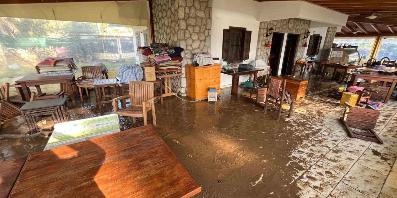 Datça’da sağanak yağış etkili oldu