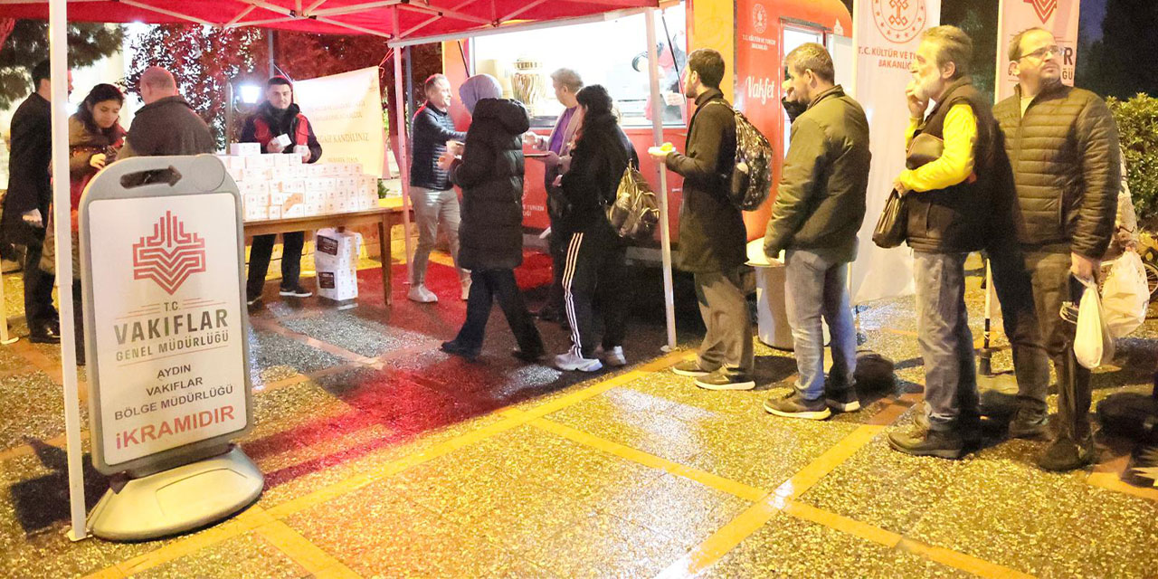 Aydın Vakıflar Bölge Müdürlüğü’nden Regaip  Kandili’nde sahlep ve kandil simidi ikramı