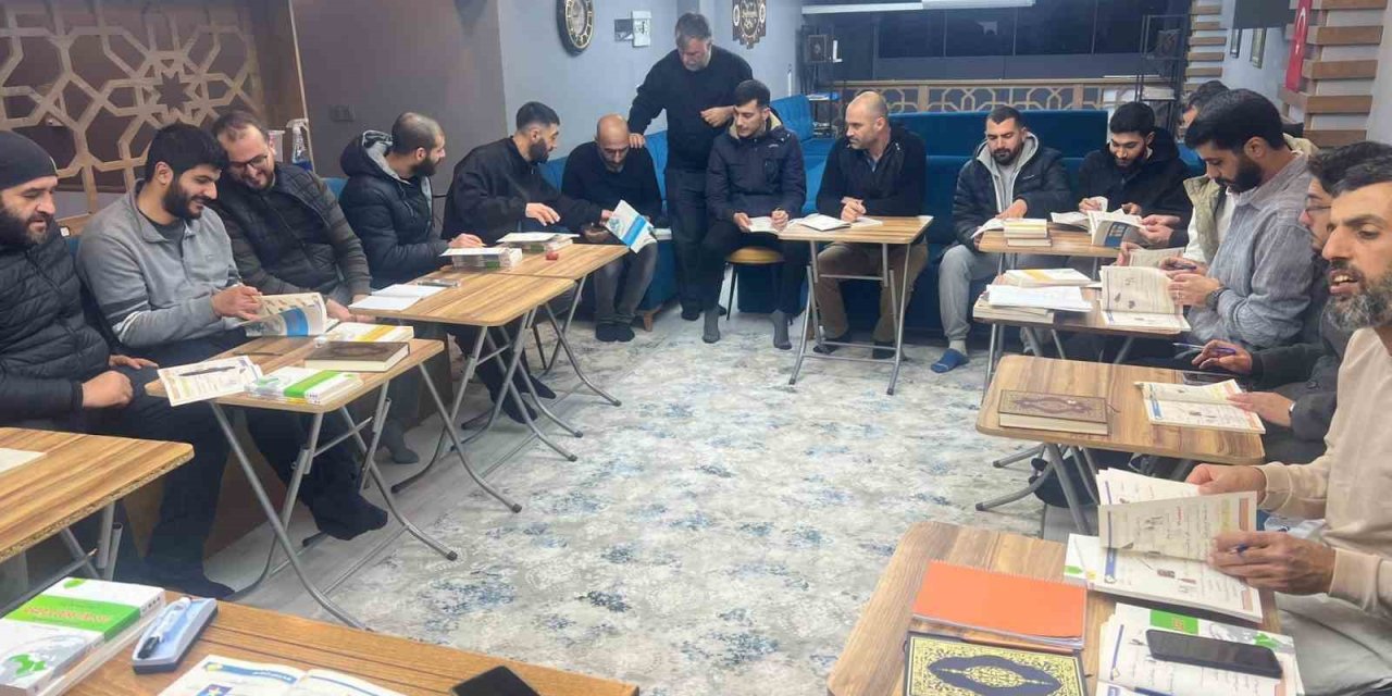 Salihli’de gençlerin Arapça öğrenme merakı kursa dönüştü
