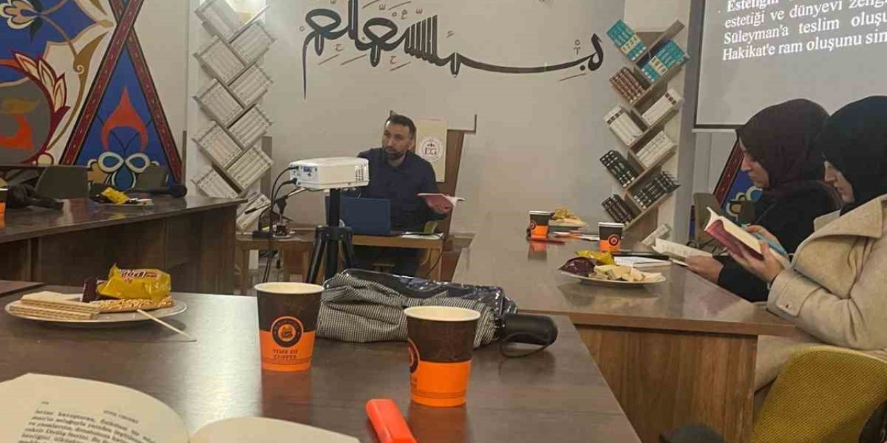 Müslüman Kimliği İnşa Etme Üzerine kitap tahlili gerçekleştirildi