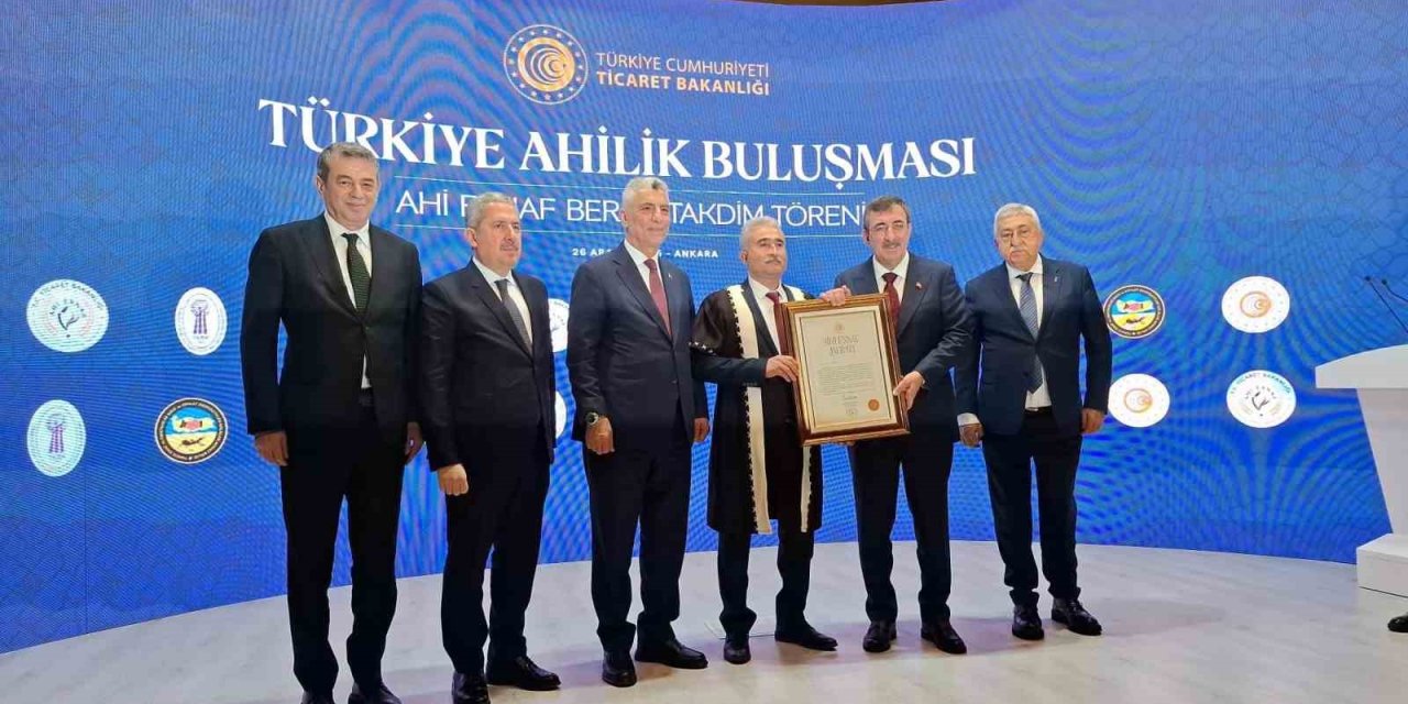 Aydın’ın Ahisi Gülter’e Ahi Esnaf Beratı verildi