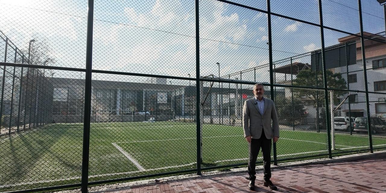 Pamukkale Belediyesi mahalle gençlerinin kullandığı halı sahayı ücretli yaptı