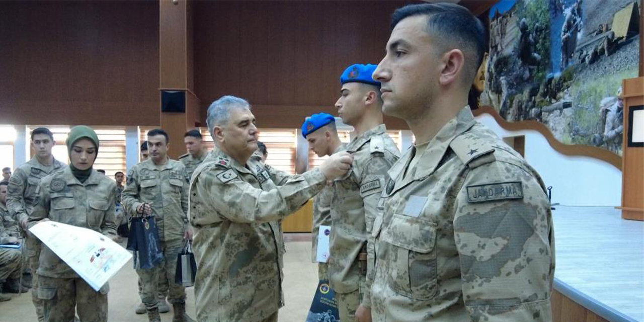 571 komando mezun oldu