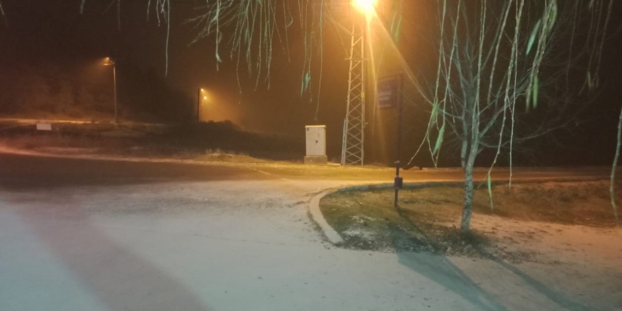 Denizli’nin yüksek kesimleri beyaza büründü