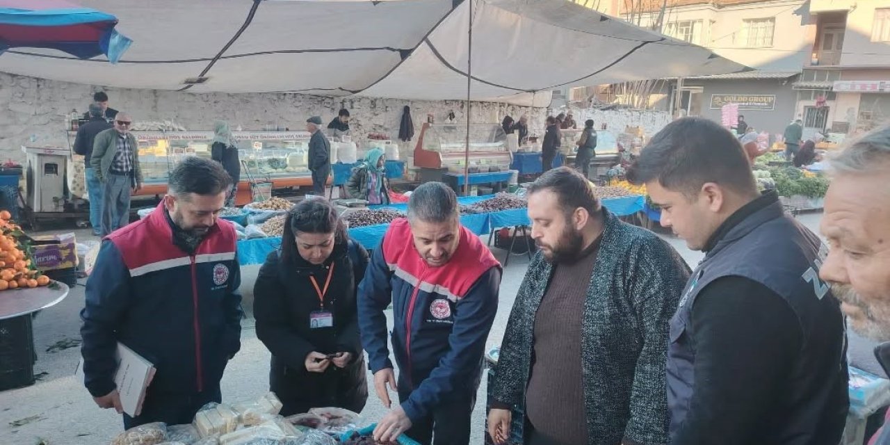 Germencik’te semt pazarında gıda denetimi