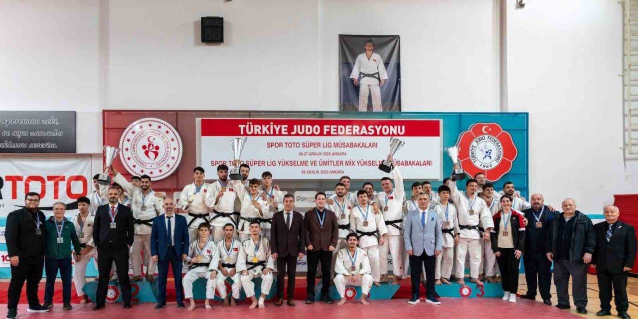 Yunusemre Belediyespor erkek judo takımı Süper Lig’e yükseldi
