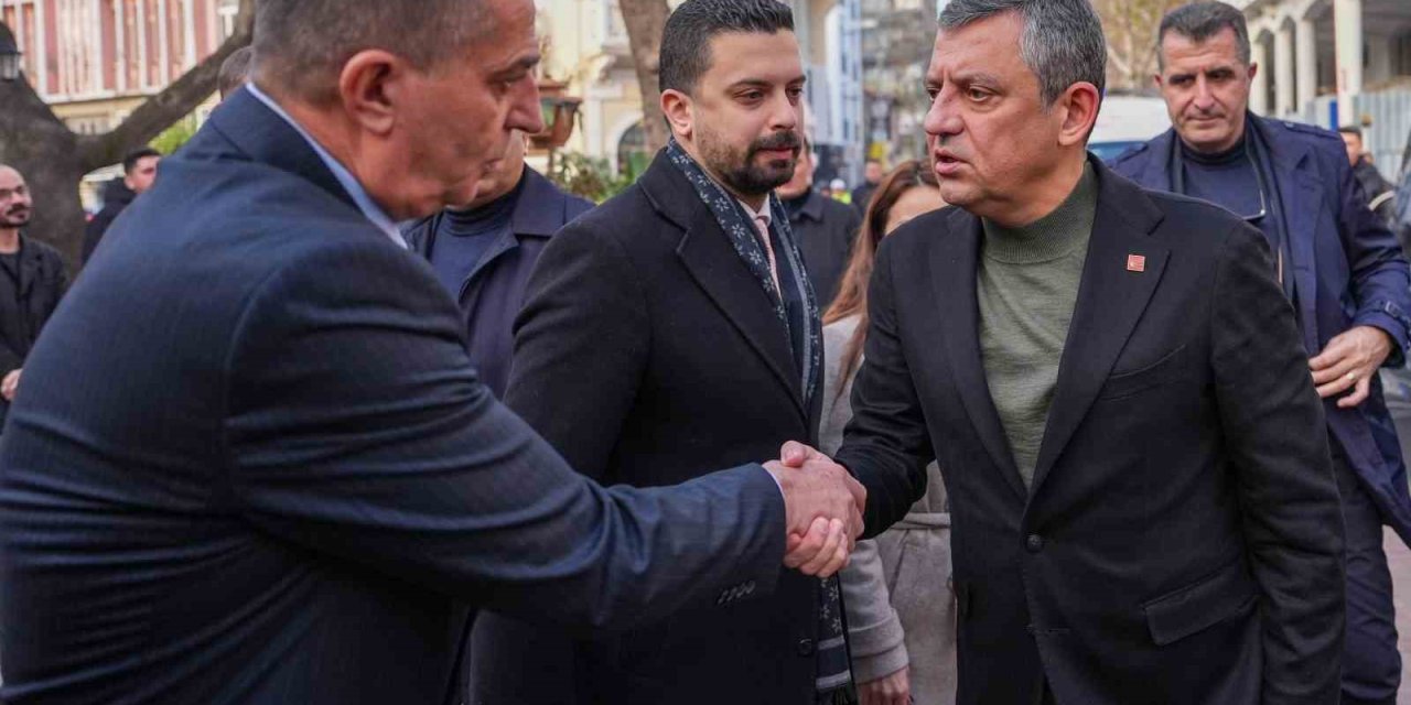 CHP Genel Başkanı Özel, Şehzadeler Belediyesini ziyaret etti
