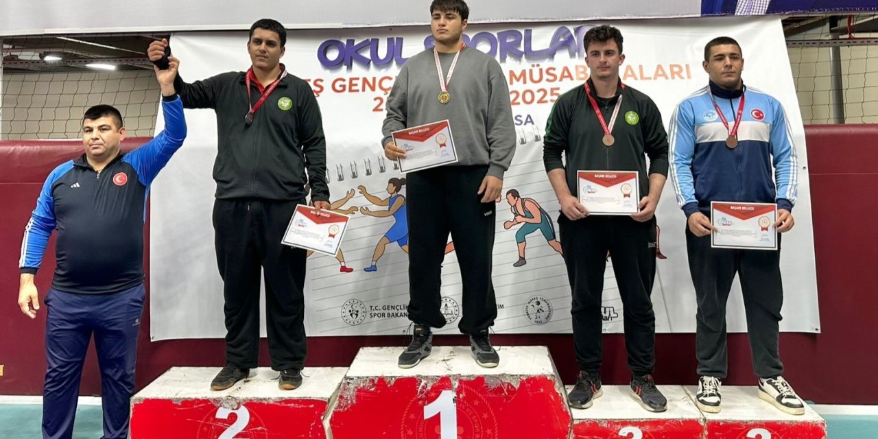 Genç güreşçiler Manisa’da mindere çıktı