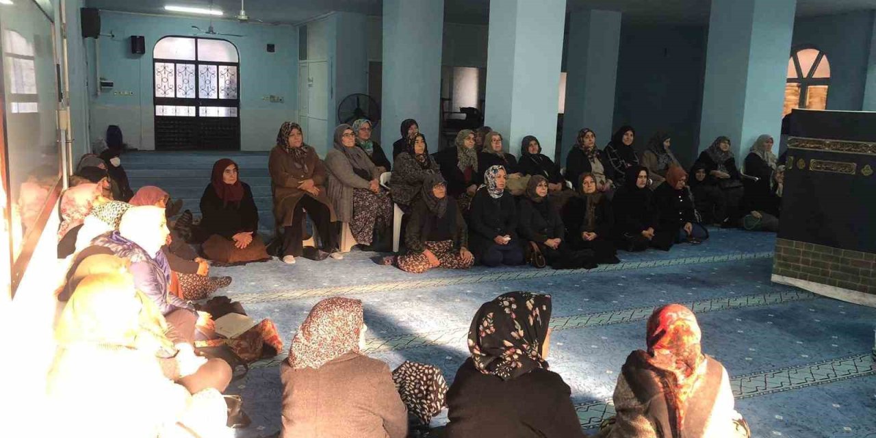 Ümreye gidecek vatandaşlara bilgilendirme semineri düzenlendi