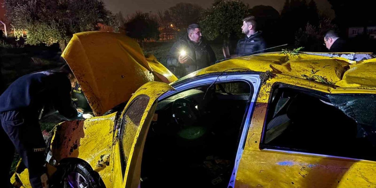 Ticari taksi tarlaya uçtu: 1 yaralı