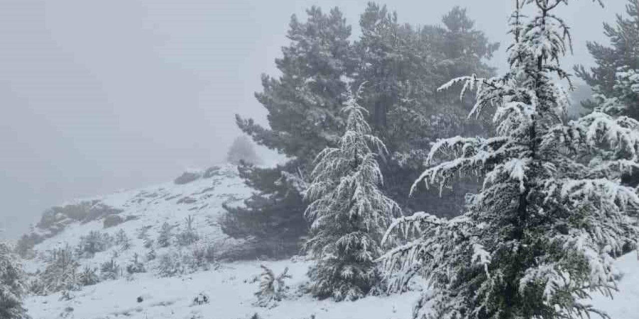 Muğla’da Göktepe beyaza büründü