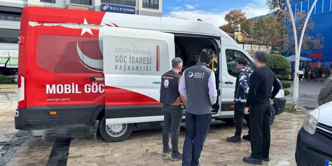 Fethiye’de yılbaşı öncesi yabancı uyruklulara yönelik denetimler sürüyor