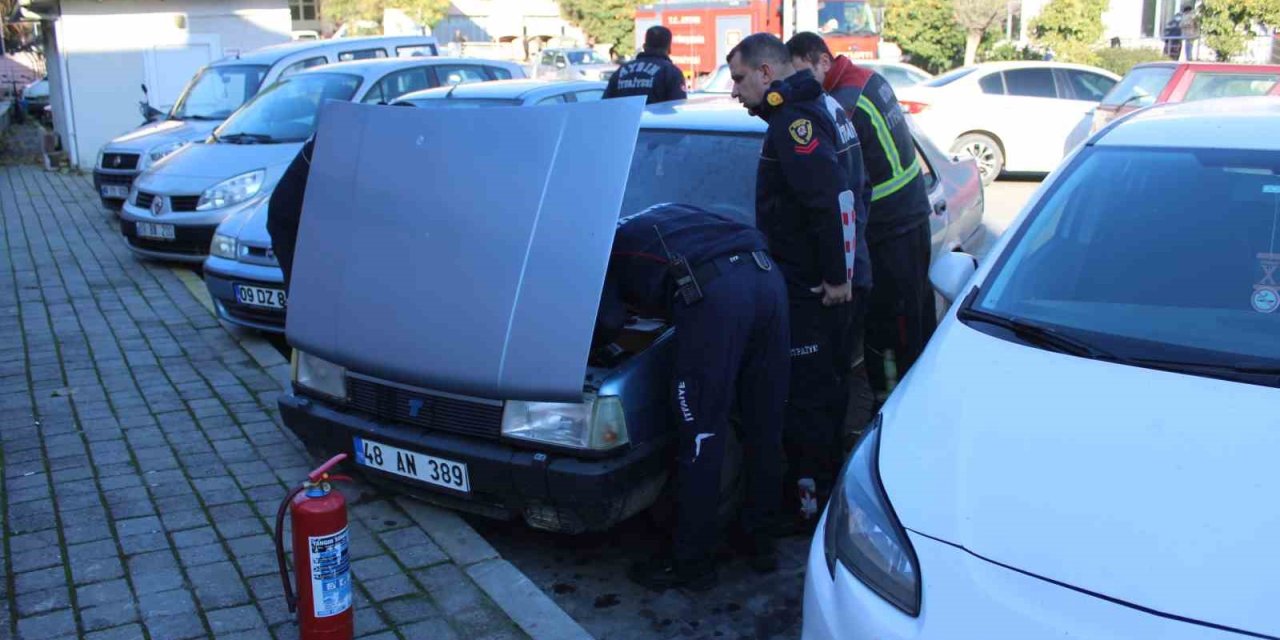 Sürücünün hızlı müdahalesi aracı yanmaktan kurtardı