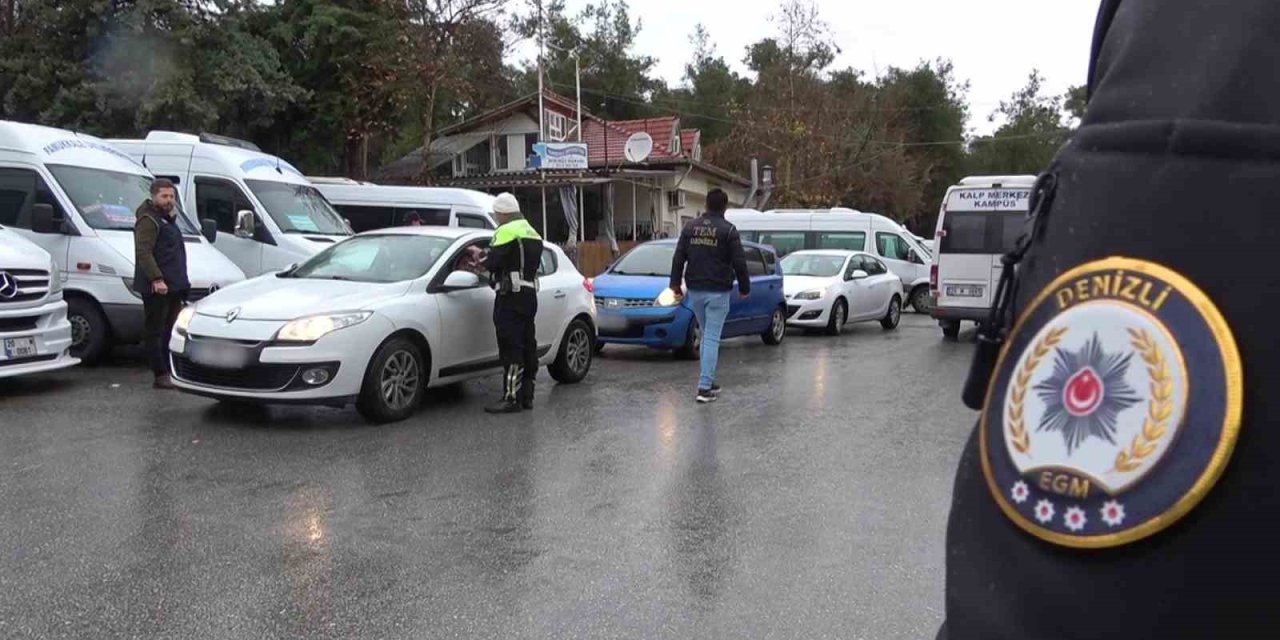 Denizli Emniyet Müdürlüğü yılbaşı gecesi 4 bin şahsı 3 bin aracı kontrol etti